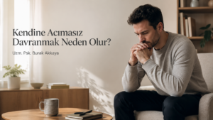 kendine acımasız davranmak ve sert iç ses üzerine düşünen kişi görseli